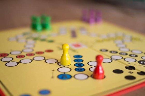 Quels sont les jeux de société et de réflexion les plus populaires et divertissants ?
