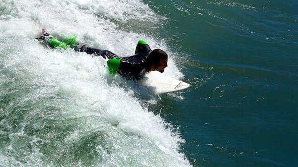 Quels sont les équipements et vêtements indispensables pour pratiquer les sports de glisse ?